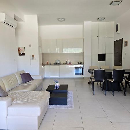 Lavender Bay Apartment Dee B02 ดอนิมอรินิ ภายนอก รูปภาพ