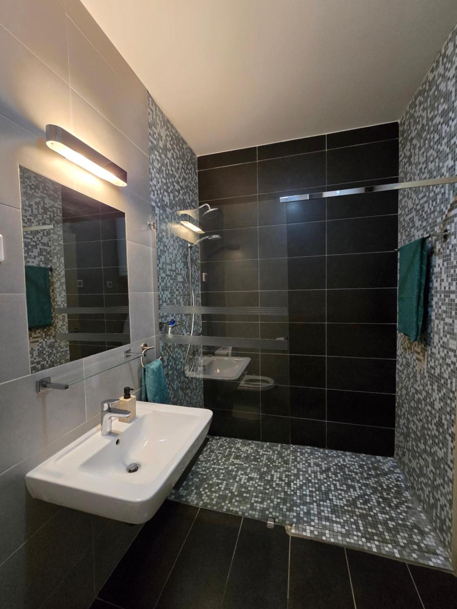 Lavender Bay Apartment Dee B02 ดอนิมอรินิ ภายนอก รูปภาพ